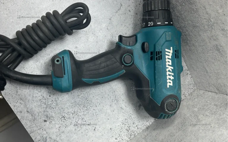 Сетевая дрель-шуруповерт Makita DF0300