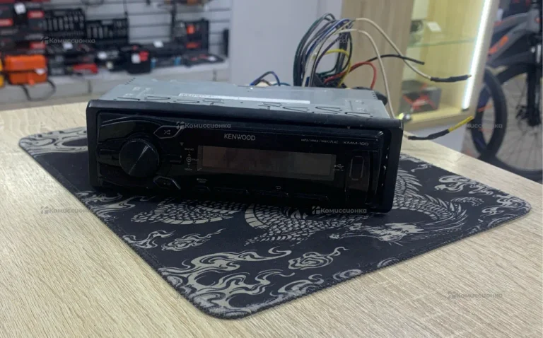 Автомагнитола  Kenwood KMM-100