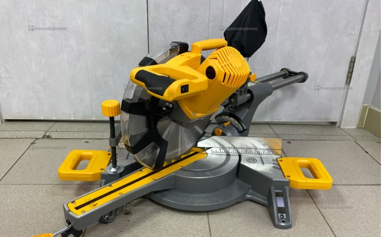 Торцовочная пила Deko DKMS250-305 Laser