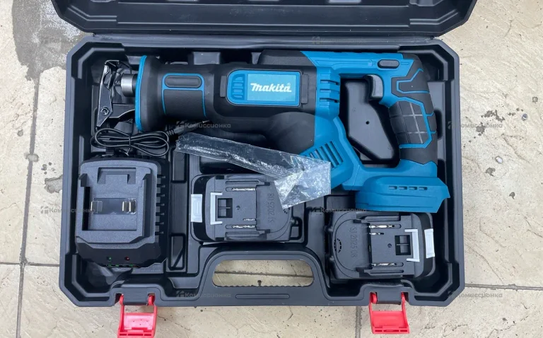 Сабельная пила Makita чёрный кейс