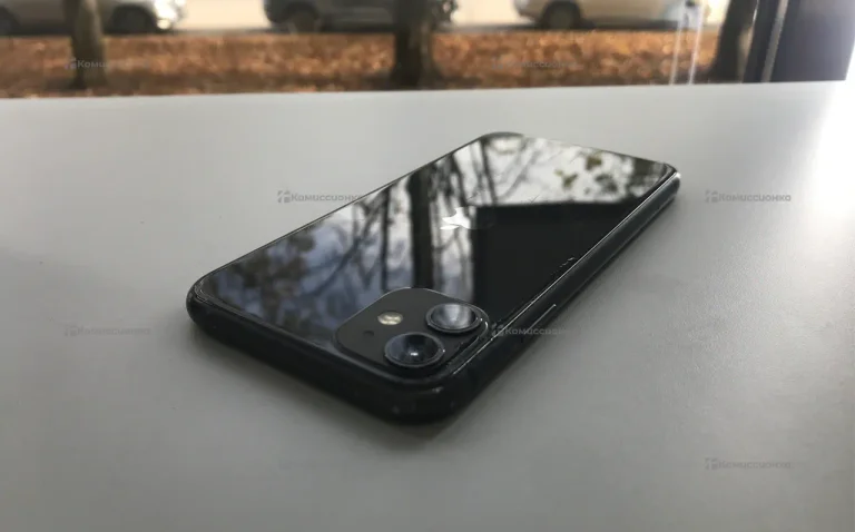 Apple iPhone 11 4/128 ГБ