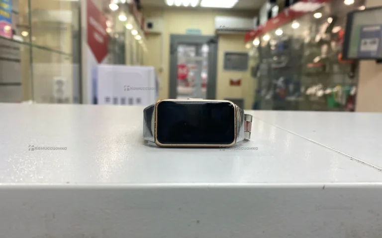 Часы  Huawei band 6