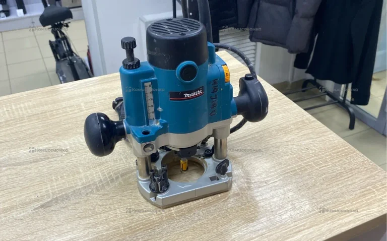 Фрезер makita RP1110C