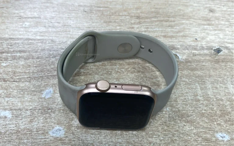 Часы  Apple Watch SE 44mm