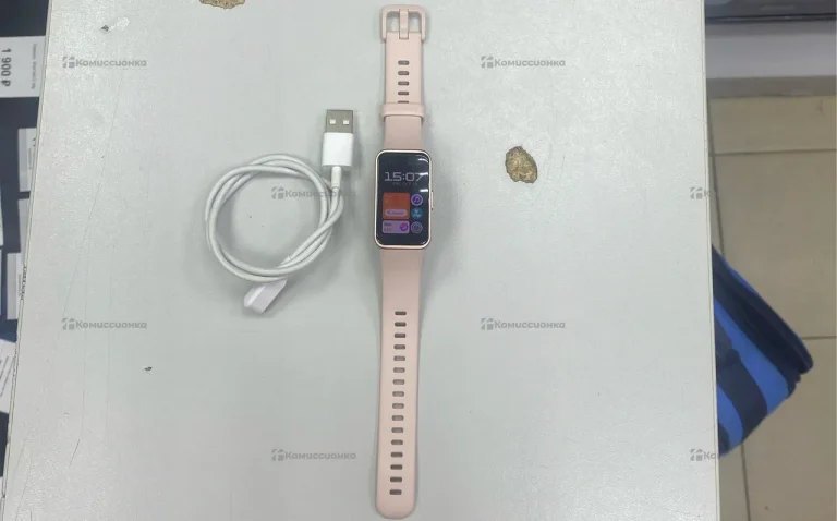 Часы  HUAWEI Band 8
