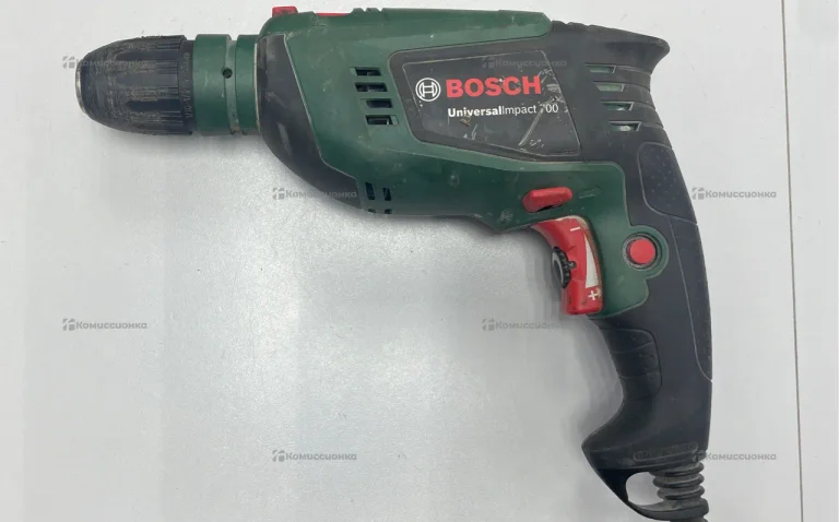 дрель-шуруповерт Bosch universal Impact 700