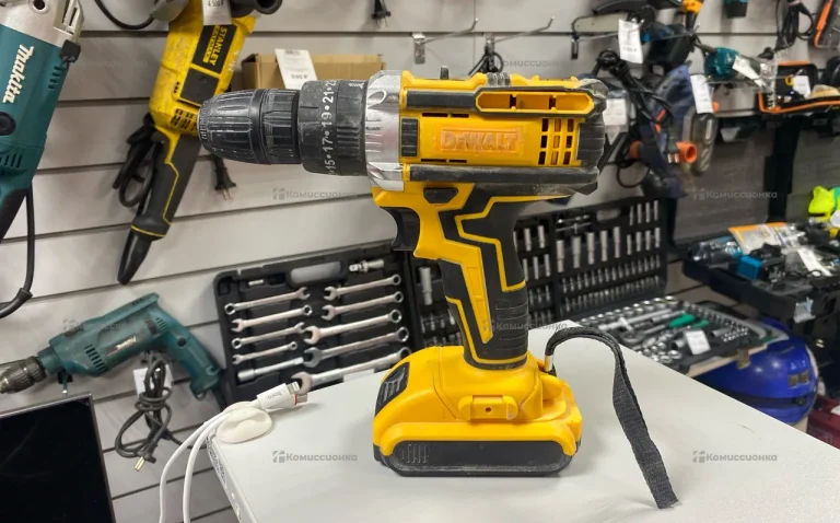 шуруповерт с набором реплика DeWalt