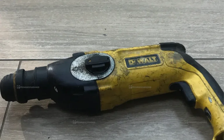 перфоратор dewalt желтый