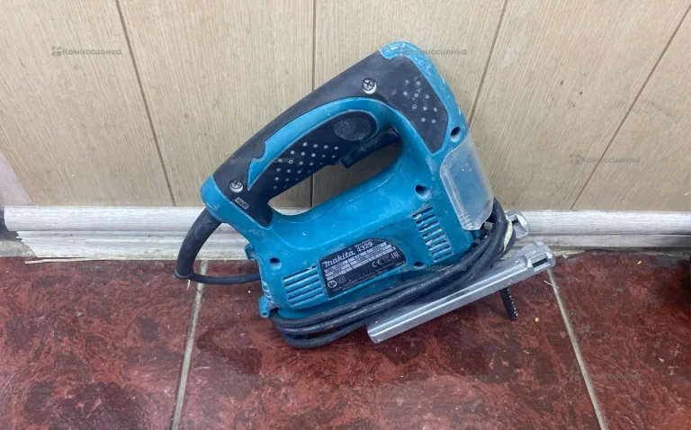 Лобзик Makita 4329