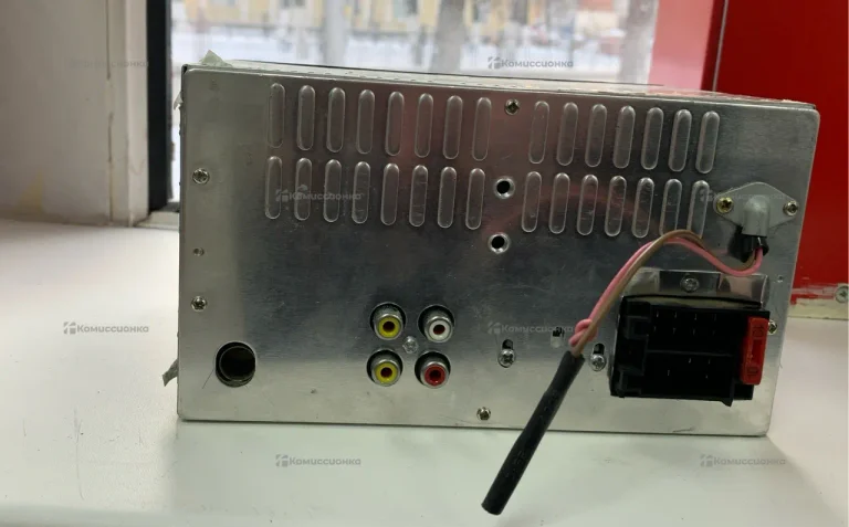 Автомагнитола  swat we-218ubw