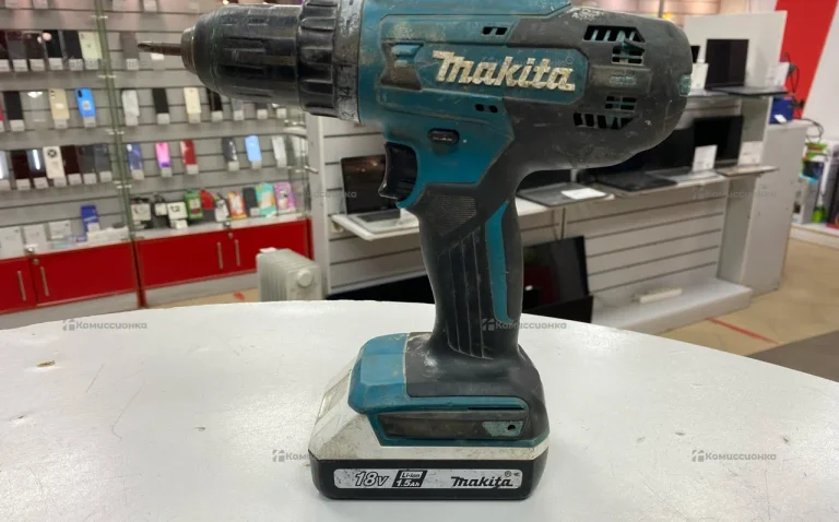 Аккумуляторная дрель-шуруповерт Makita DF488DWE