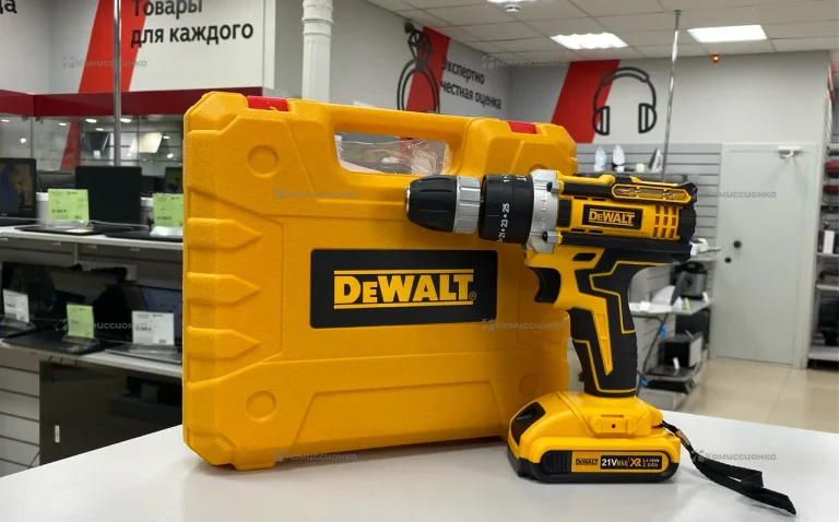 Дрель-шуруповерт Dewalt 21V