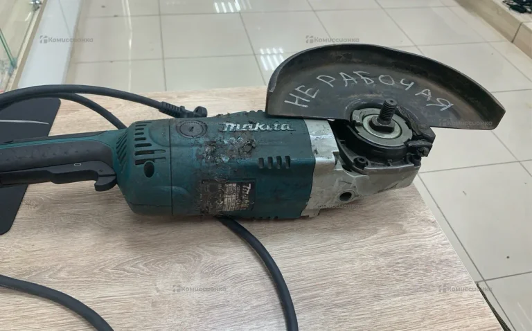 Уши Makita GA9020