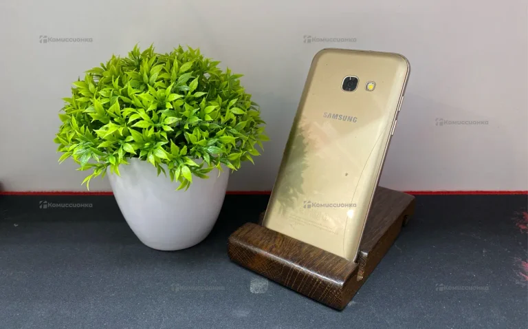 Samsung Galaxy A3 (2017) 2/16 ГБ