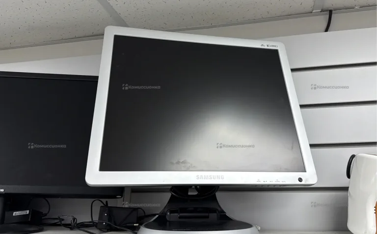 Монитор Samsung SyncMaster 961Bf