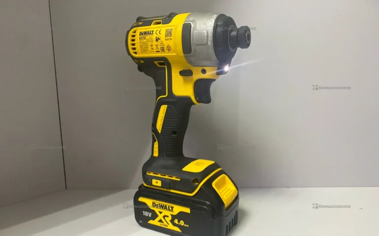 Шуруповерт DeWalt DCF787N