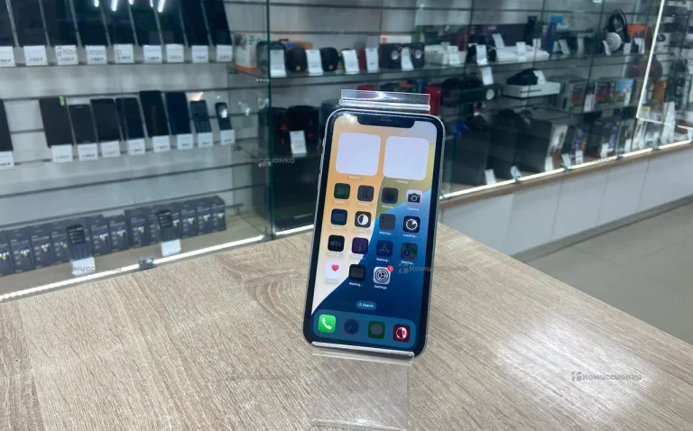 Apple iPhone 11 4/64 ГБ