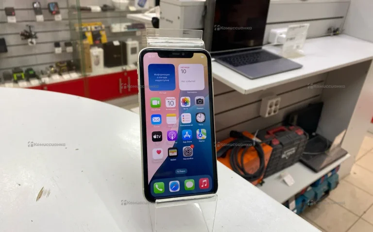 Apple iPhone 11 4/64 ГБ