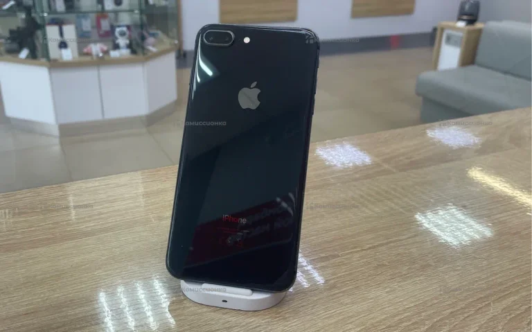 Apple iPhone 8 Plus 3/64 ГБ
