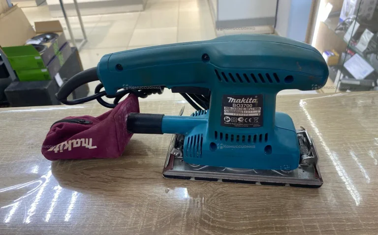 Вибрационная шлифмашина Makita BO 3700