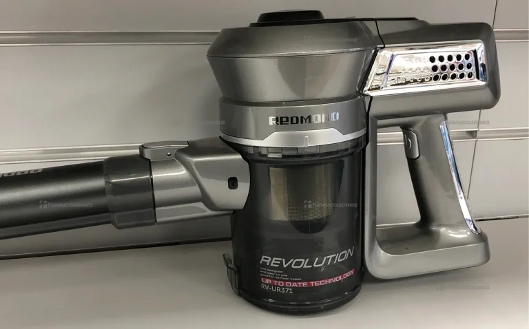 Пылесос Redmond UR371