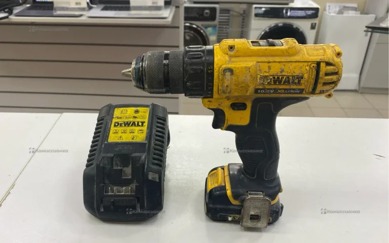 Дрель-шуруповерт DeWALT DCD710