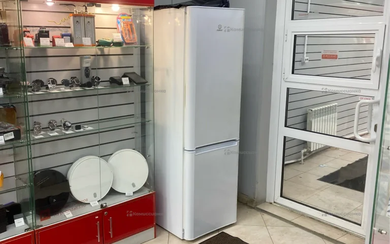 Холодильник INDESIT