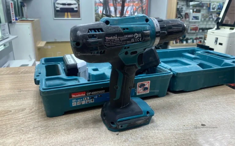 дрель-шуруповерт Makita DF488D002