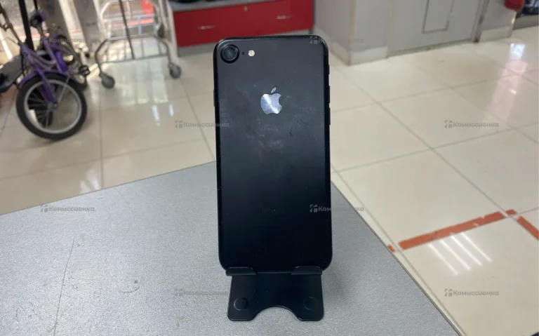 Apple iPhone 7 32 ГБ.