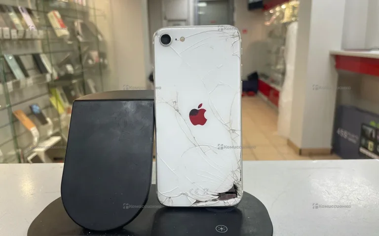 Apple iPhone SE (2020) 3/64 ГБ