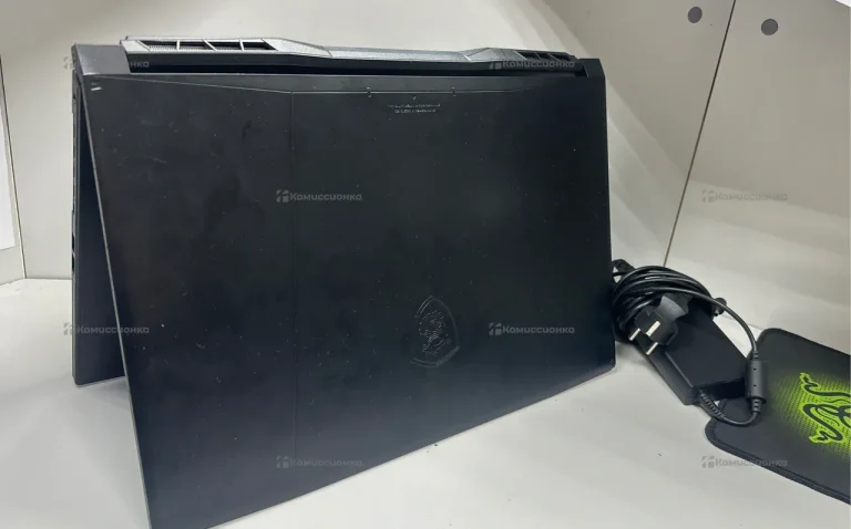 Ноутбук  MSI 17 B12U