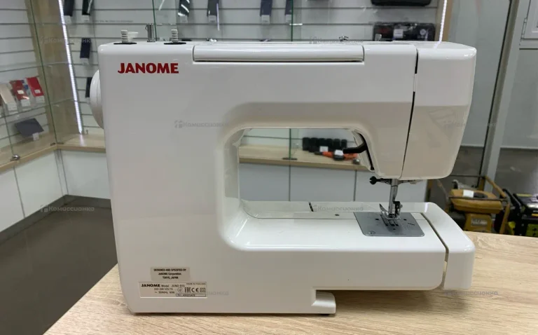 Швейная машина Janome Juno 513