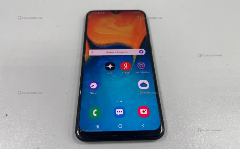 Samsung Galaxy A20 3/32 ГБ