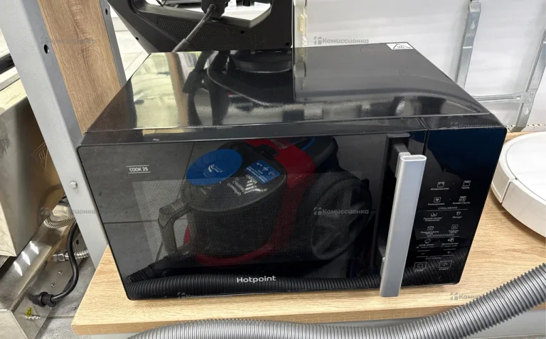 Микроволновая печь Hotpoint 253