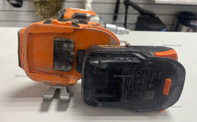 Аккумуляторный гайковерт AEG BSS18S12BL