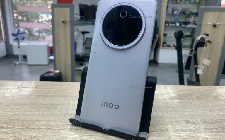 Vivo iQOO Z10 12/256 ГБ