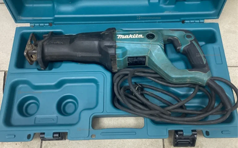 Пила сабельная Makita JR3051TK