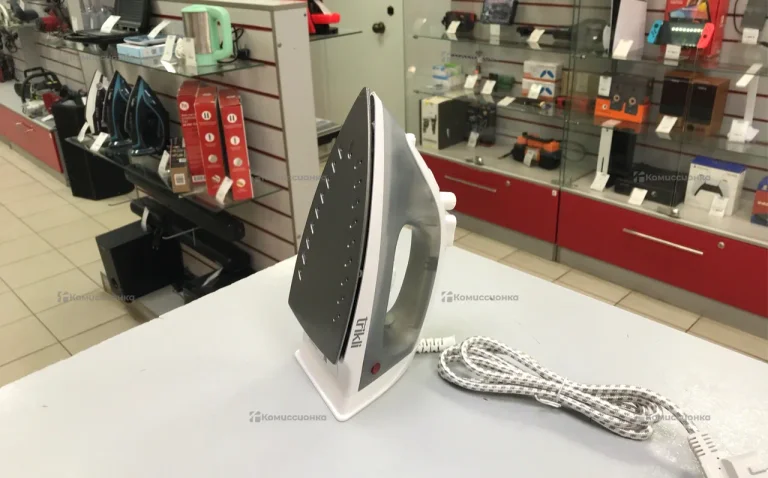 Утюг Triki Tr565