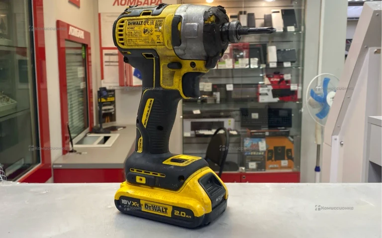 Винтоверт Dewalt DCF887.