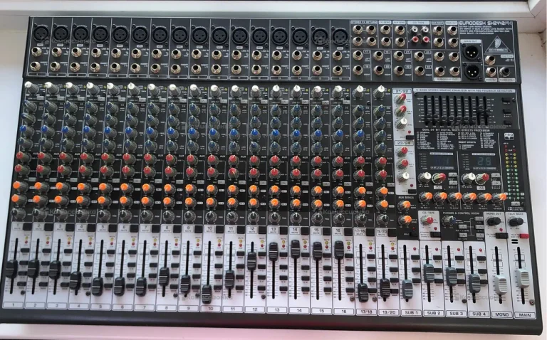 Микшерный пульт  EURODESK SX2442FX