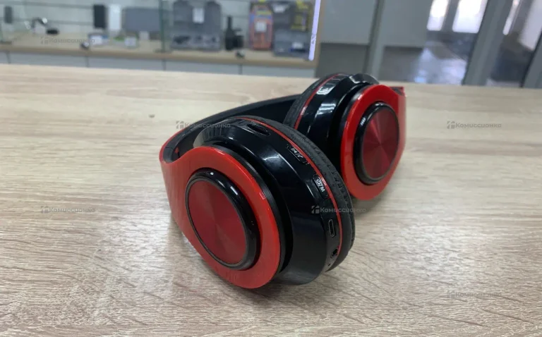 Наушники  Красные