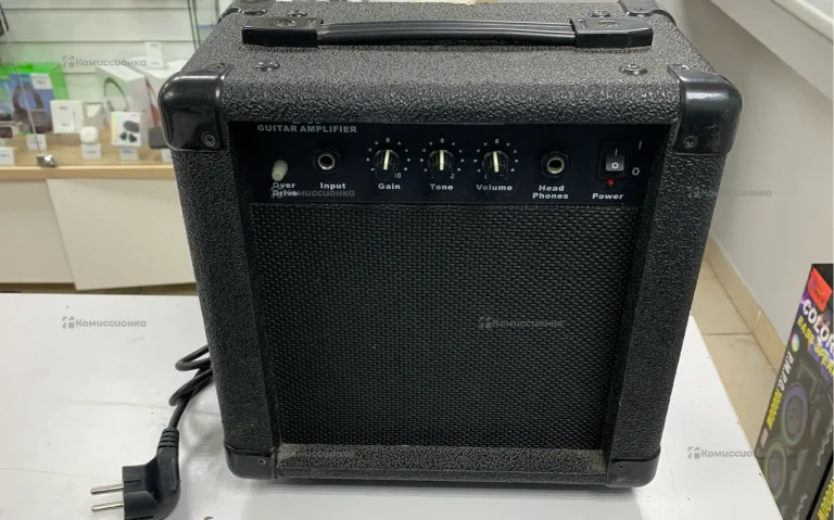 Музыкальный комбоусилитель е39