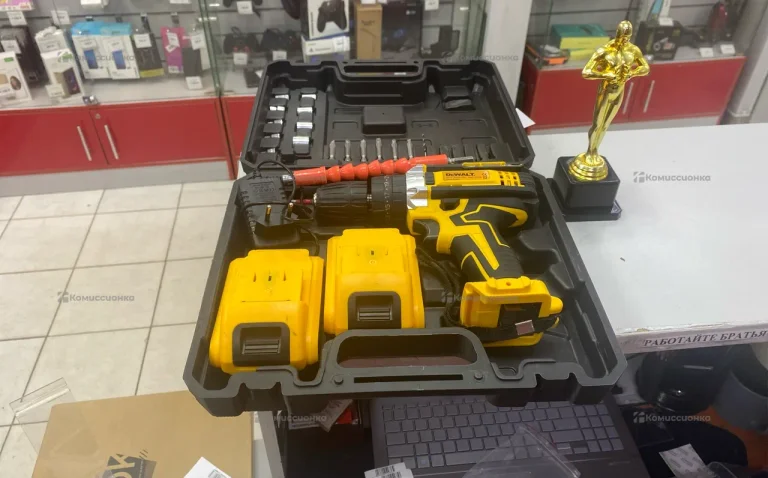 шуруповерт Dewalt 0-3000RPM