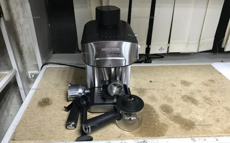 Кофемашина Redmond RCM-M1523