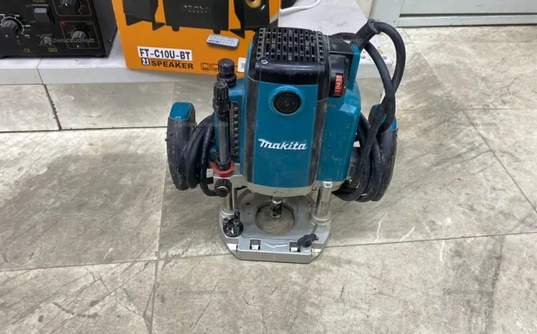 Фрезер makita RP2300FC