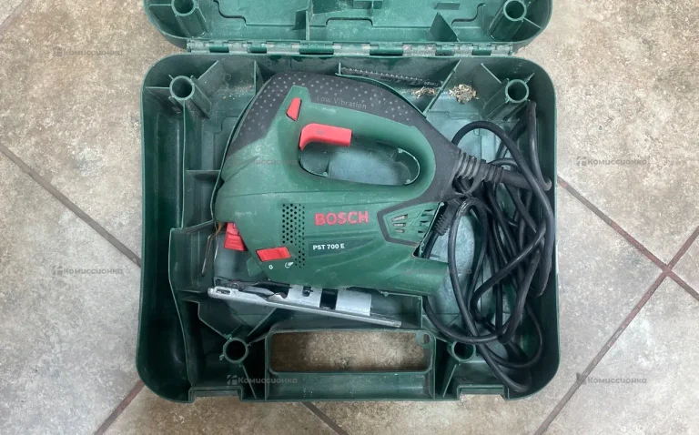 Электролобзик Bosch PST 700 E