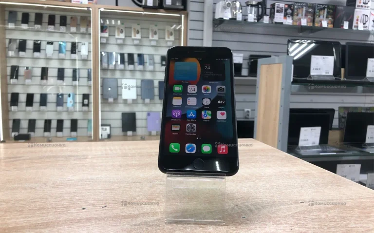 Apple iPhone 7 Plus 3/128 ГБ