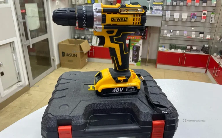 Шуруповерт DeWalt BRUSHLESS DRILL.