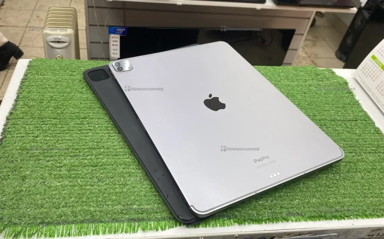 Планшет Apple IPad Pro 12.9 (2022) 6 поколения 256