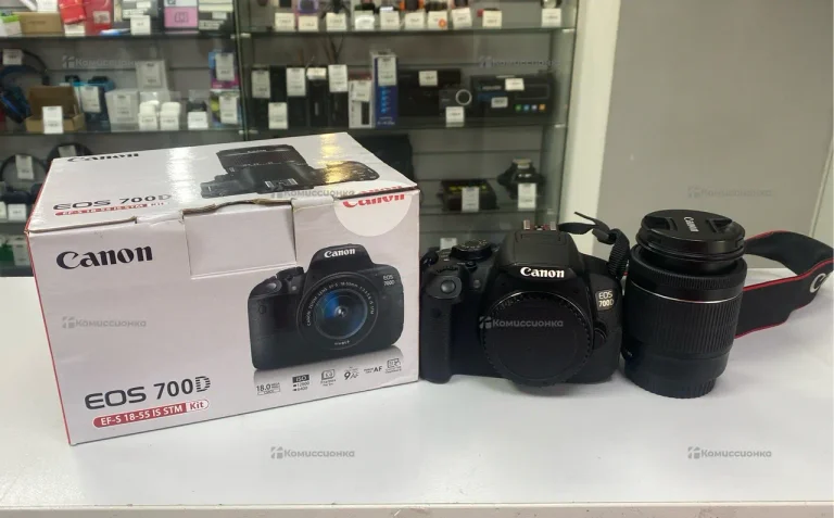 Фотоаппарат  Canon EOS 700D